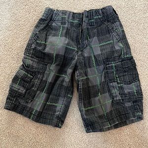 ✔️Surplus Youth Size 5 Black/Grey/Green Plaid Board Shorts